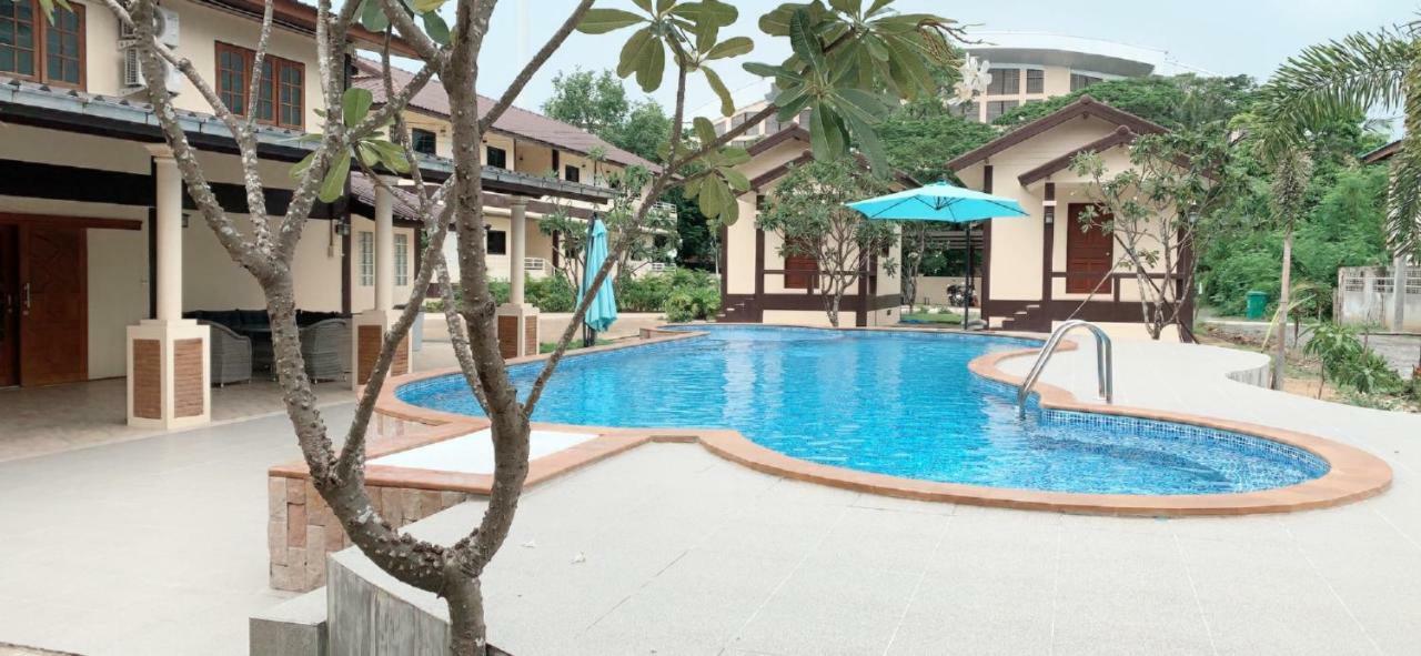 Sunray Guesthouse สุนันท์บ้านพักริมคลอง Uthai Thani Exterior photo